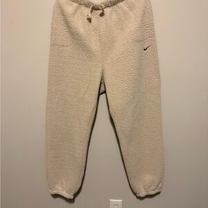 Nike Women’s Matching Set Pants and Sweater